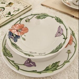 Villeroy and Boch Amapola soup/ cereal bowl.